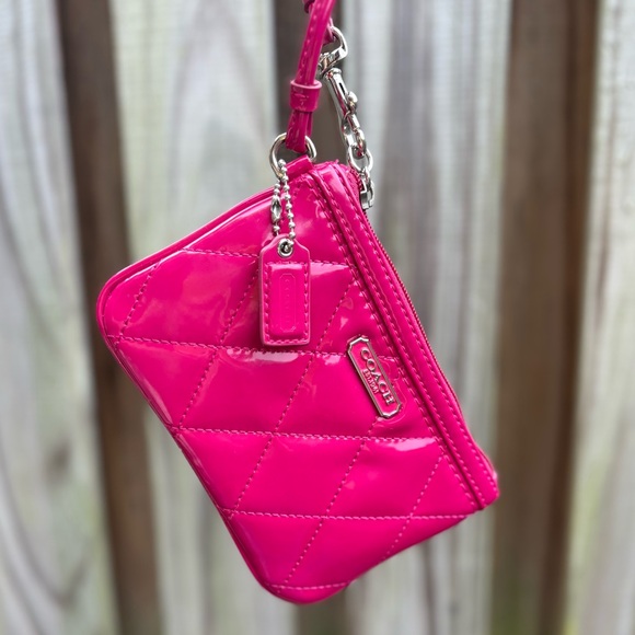 Coach Poppy Quilted Glossy Pink Patent Leather Wristlet EUC - Picture 1 of 9